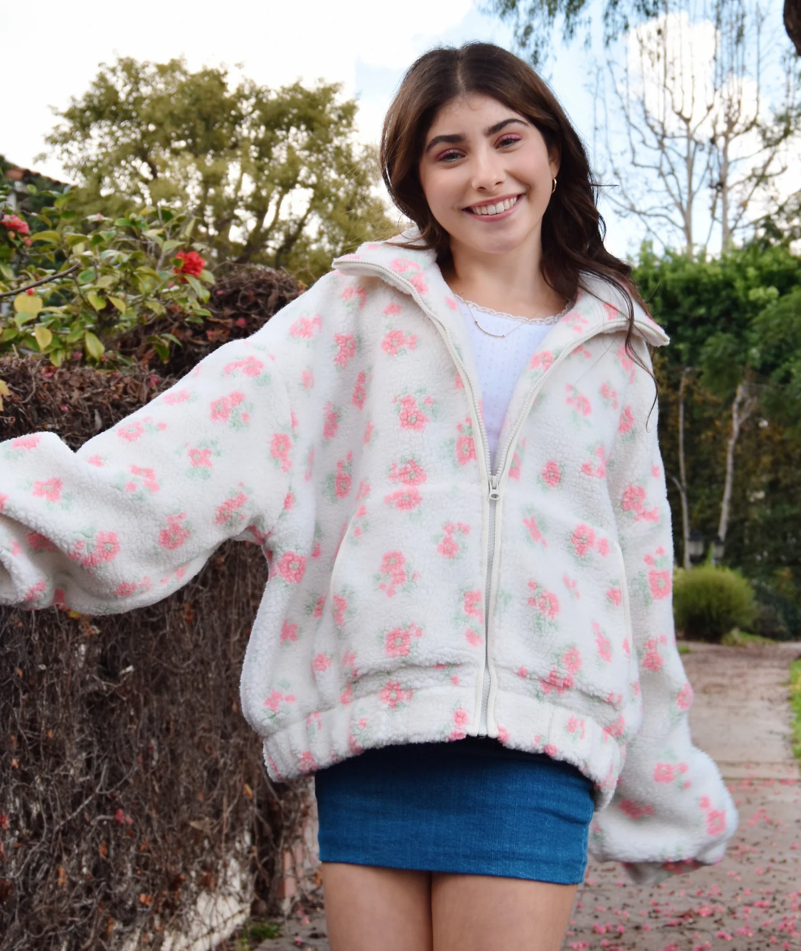 8apart Women Camille Ditsy Floral Fleece Jacket - Image 4